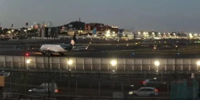 Cómo llegar al aeropuerto en metro